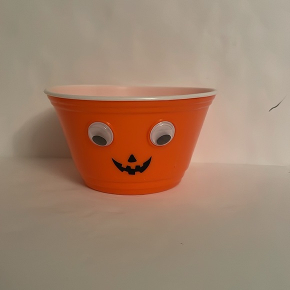 Googly Eyes plastic snack Bowl, new and reusable. Perfect for Halloween - Picture 6 of 17